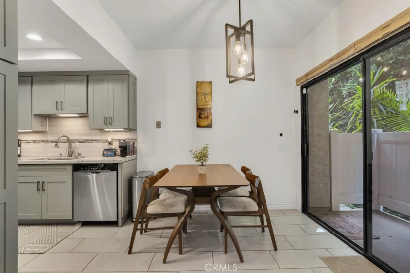 17914 Magnolia Boulevard #121 photo 12