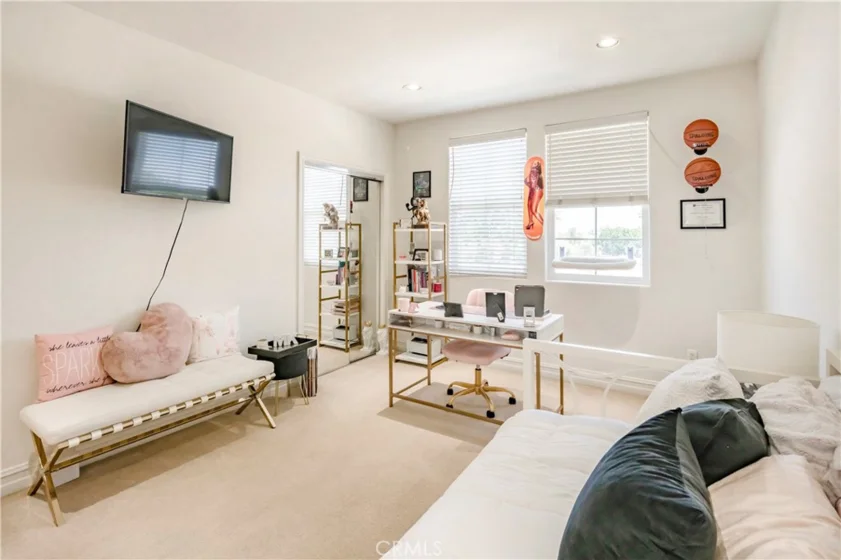 14242 Burbank #307 photo 23