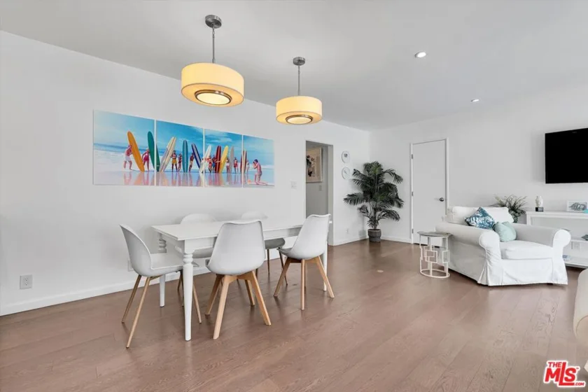 1233 N Laurel Avenue #114 photo 7