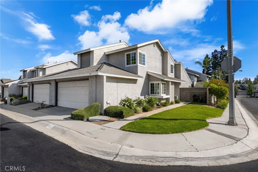 1651 Sumac photo 1