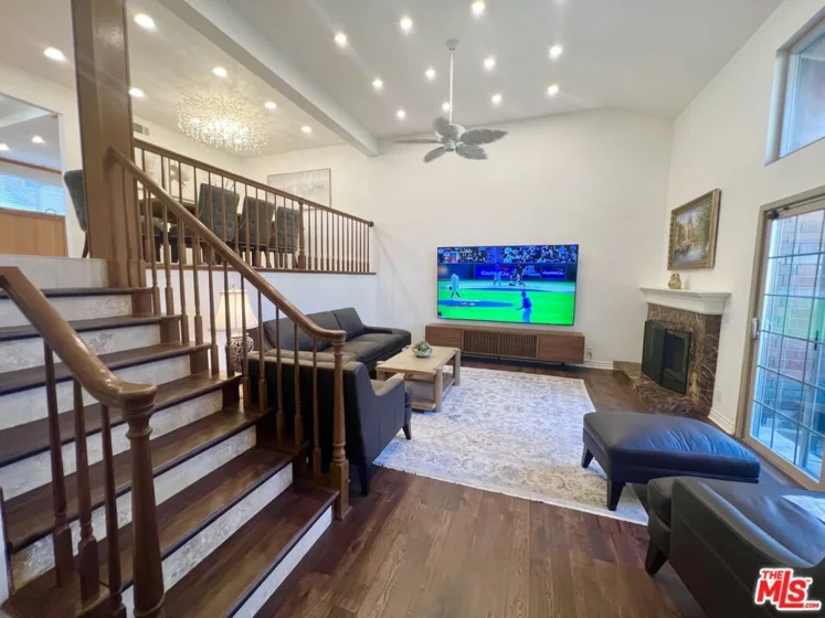 7825 Seaglen Drive photo 3