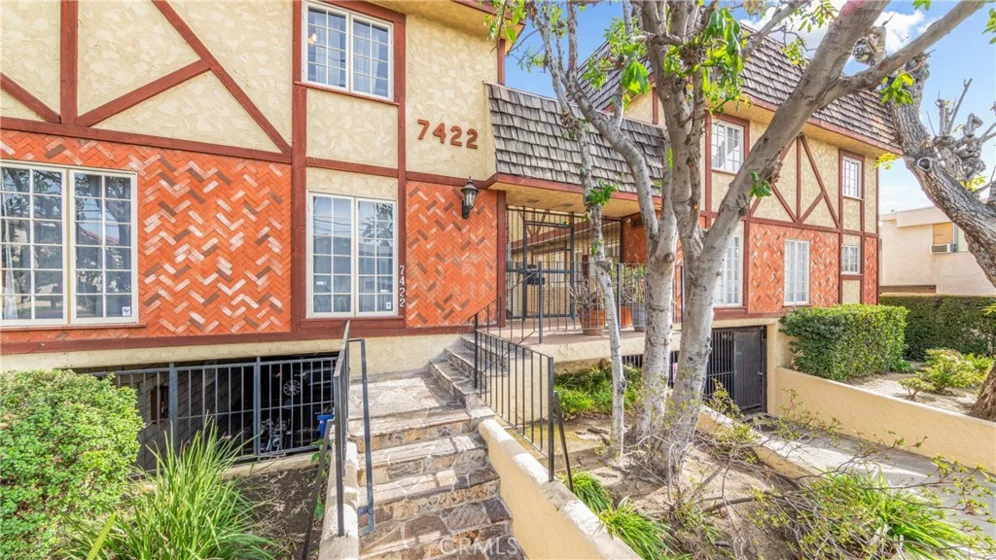 7422 Hazeltine photo 2