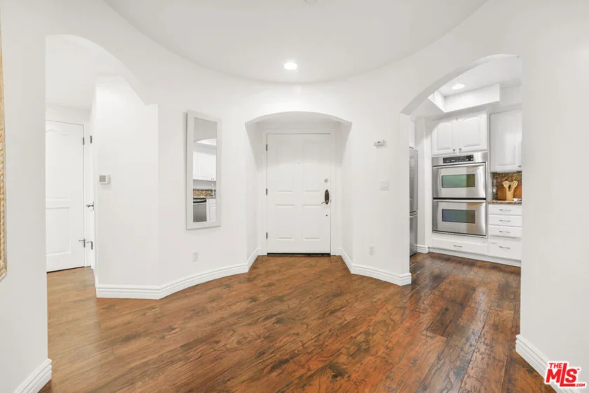 1135 Rexford Drive #302 photo 2