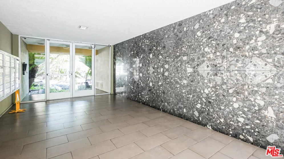 1525 N Hayworth Avenue #204 photo 31