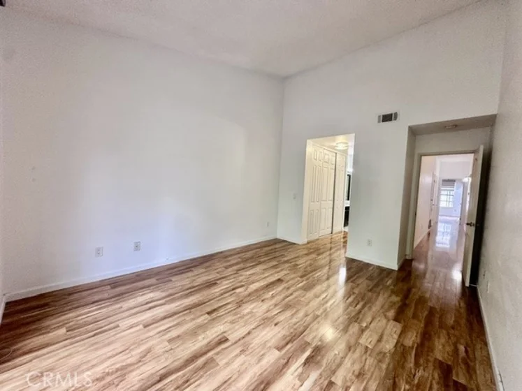 2542 W Macarthur photo 9