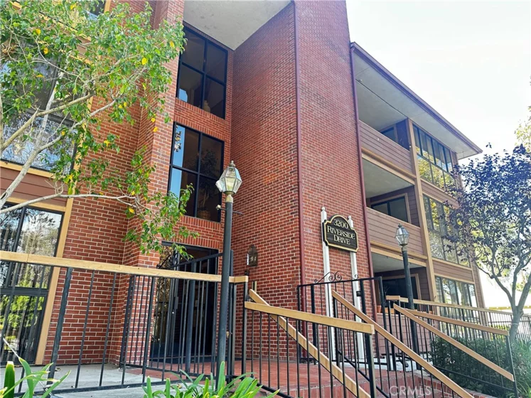 3200 W Riverside Drive #M photo 1