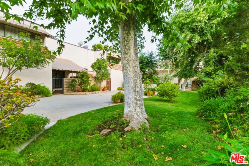 5243 Yarmouth Avenue #31 photo 8