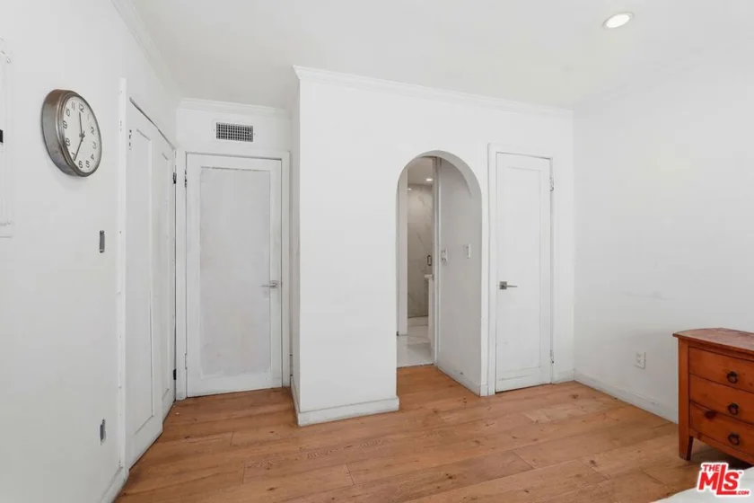 625 N Flores Street #104 photo 19