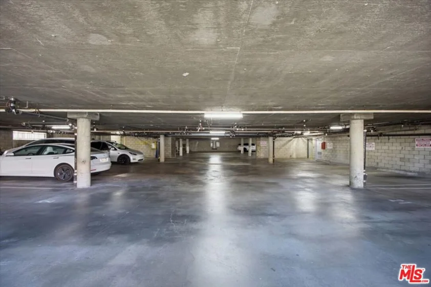1271 Granville Avenue #402 photo 38