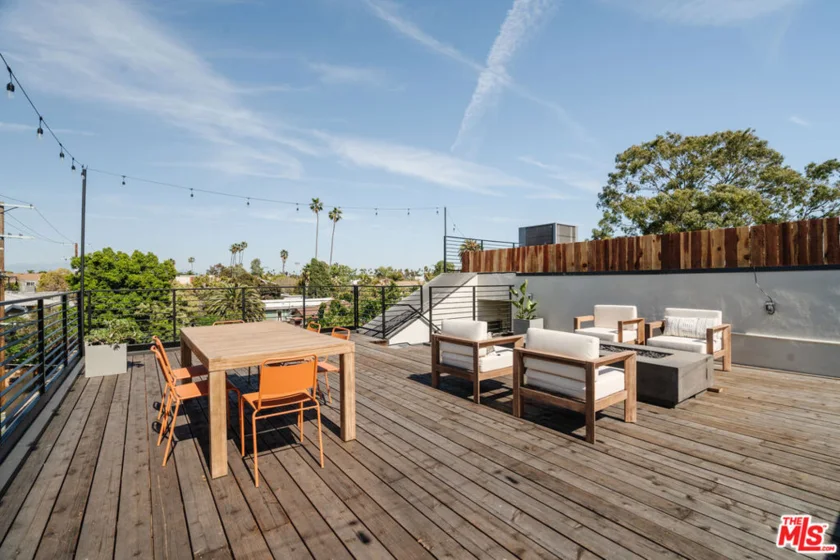 609 Broadway Street photo 28