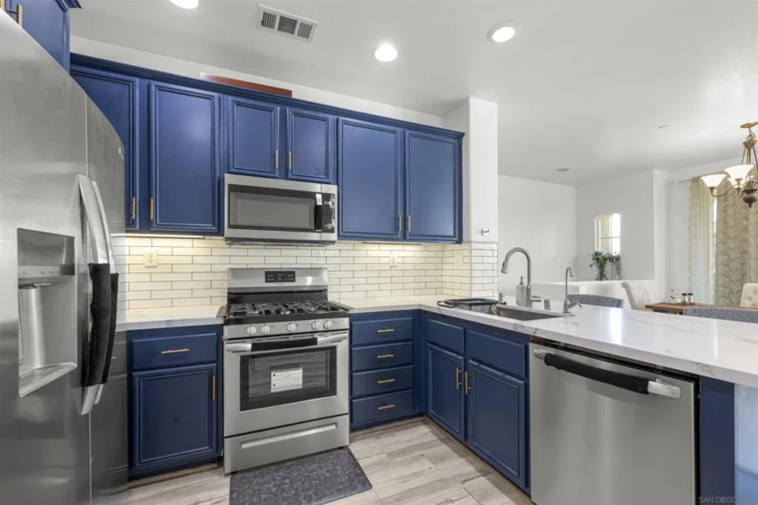 1800 E Lakeshore 1212 photo 3
