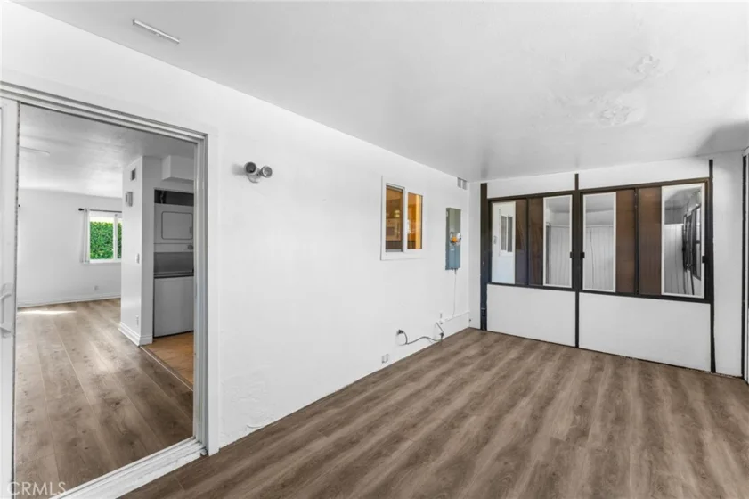 10203 Holburn photo 15