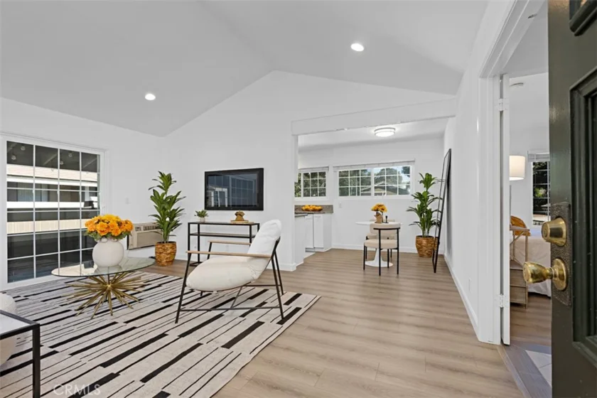 254 Streamwood photo 5