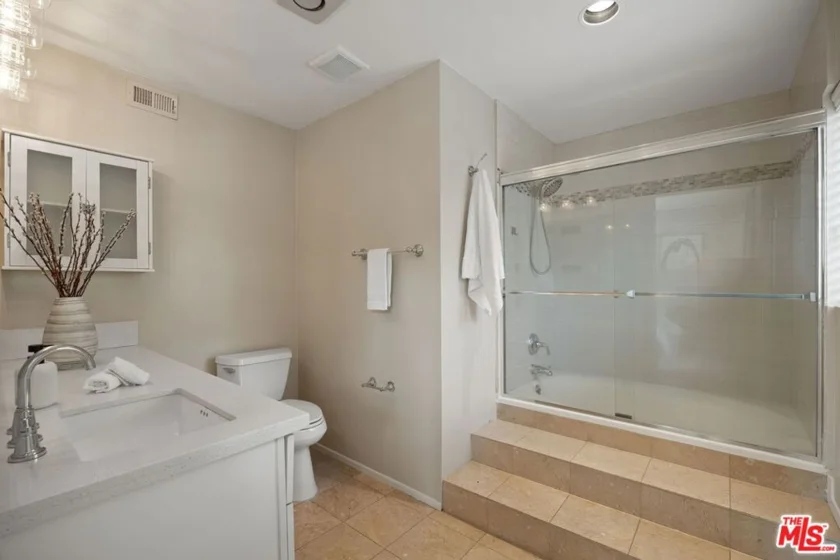 1234 Granville Avenue #4 photo 21