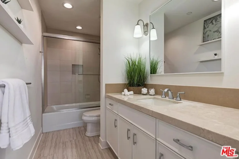 10350 Wilshire Boulevard #1102 photo 25