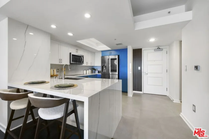 13700 Marina Pointe Drive #809 photo 6
