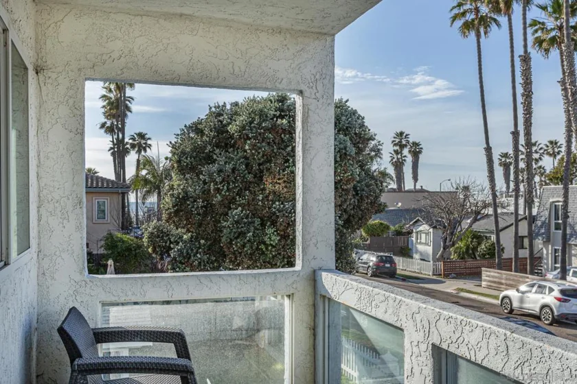 153 Ebony Avenue photo 1