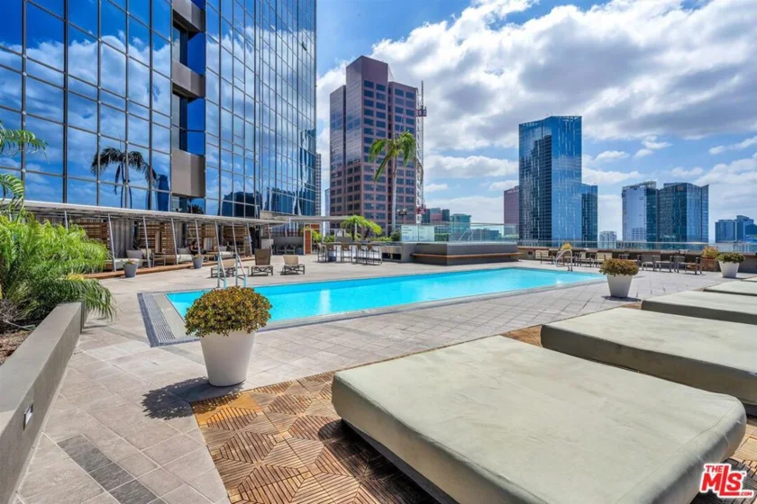 1100 Wilshire Boulevard #2605 photo 3