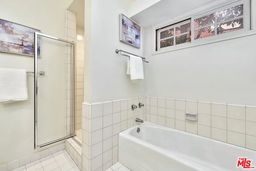 420 S Barrington Avenue #102 photo 27