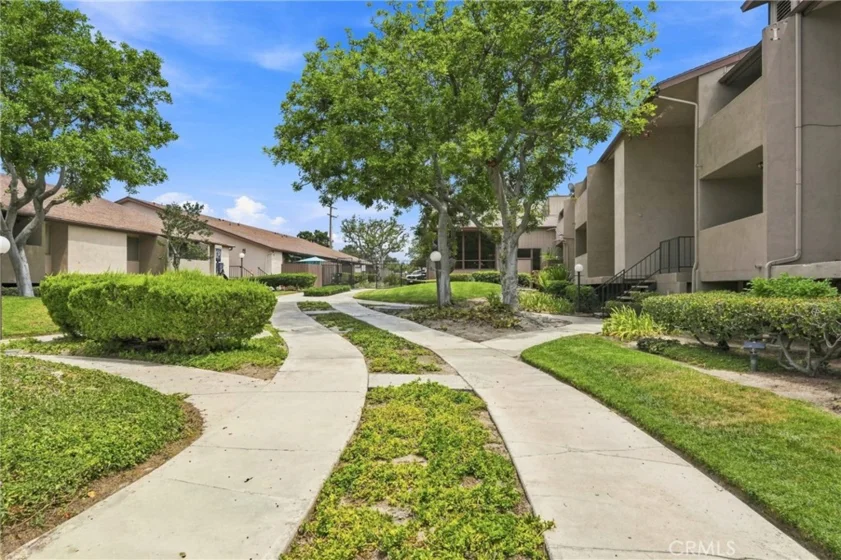278 N Wilshire #108 photo 27