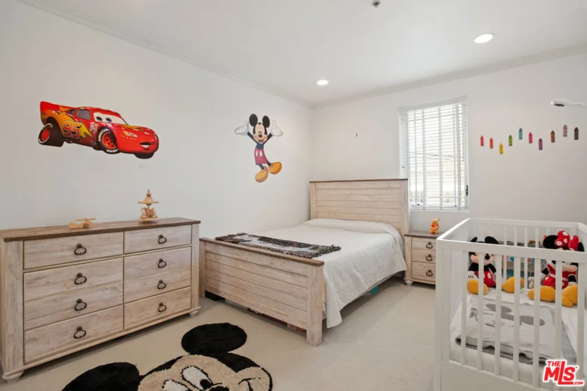 1426 N Laurel Avenue #110 photo 27