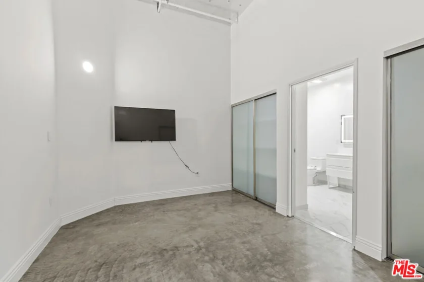 3785 Wilshire Boulevard #204 photo 31