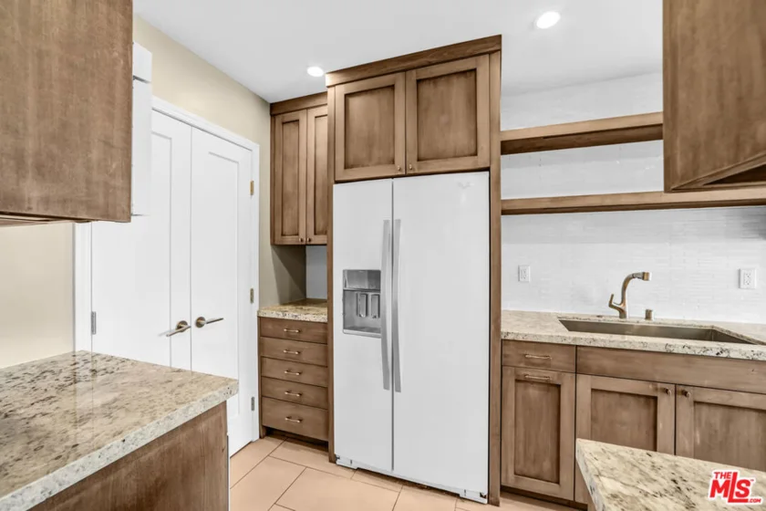 1250 N Kings Road #506 photo 11