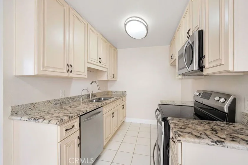 121 Sinclair Avenue #206 photo 1