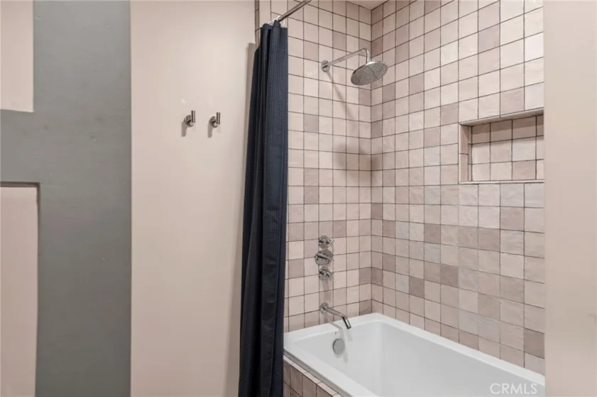 4425 Whitsett Avenue #210 photo 32