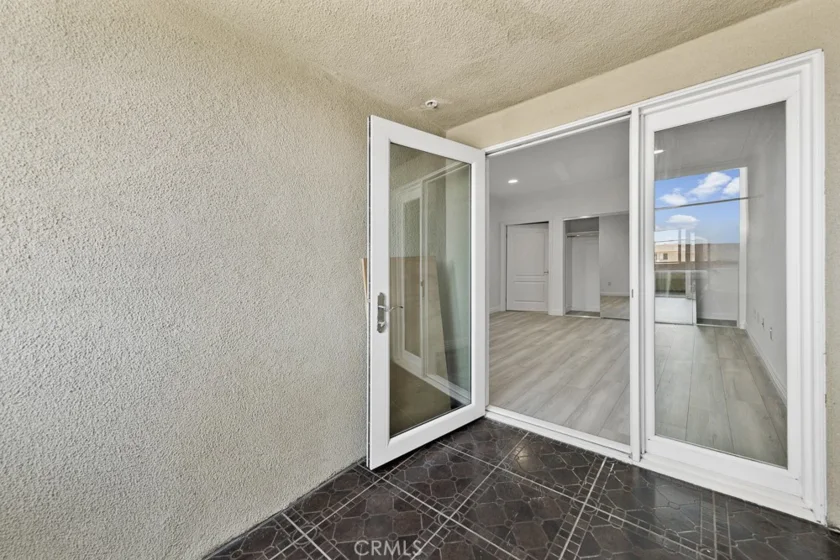 908 S Ardmore Avenue #304 photo 9