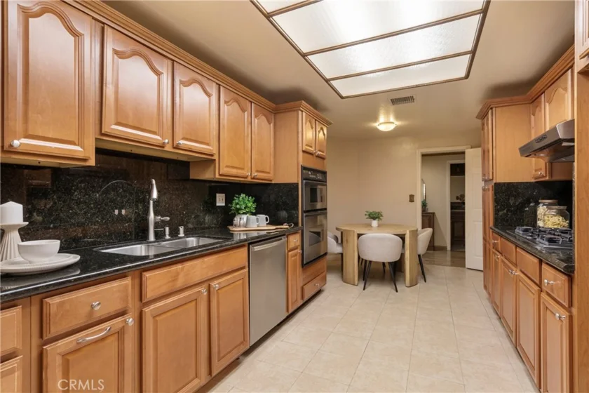 4444 Wilshire #102 photo 9