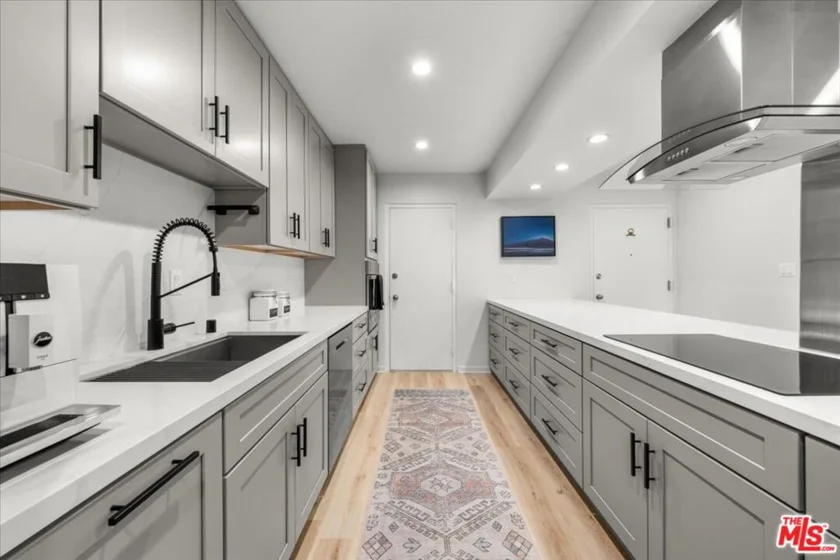 1045 N Kings Road #204 photo 6