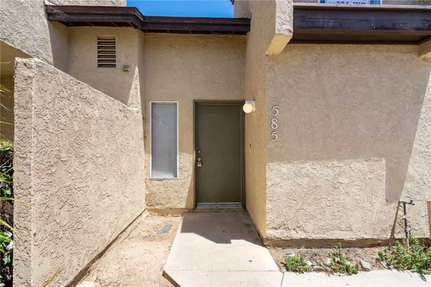 585 Parkview Drive photo 1