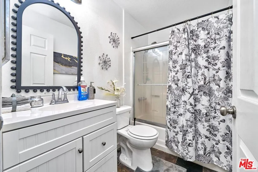 7045 Woodley Avenue #110 photo 9