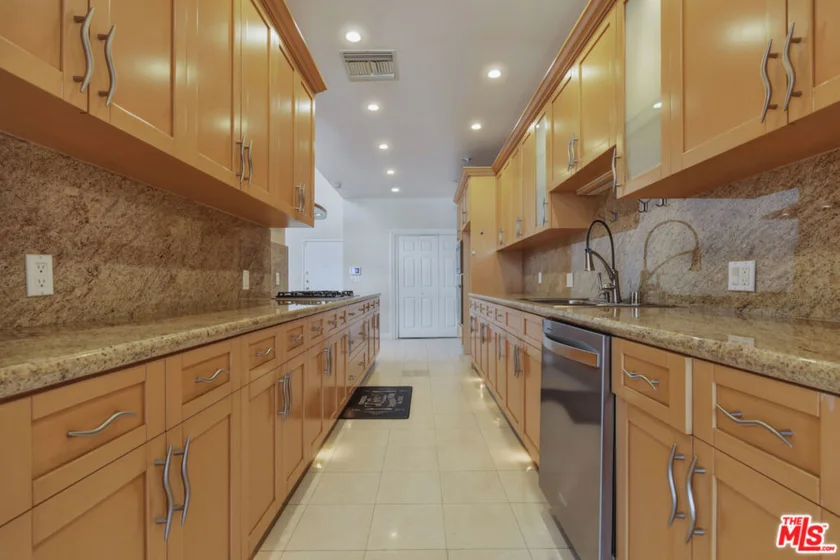 4443 Ventura Canyon Avenue #304 photo 19