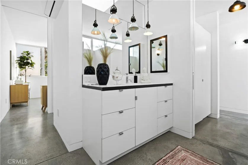 1121 Abbot Kinney photo 19