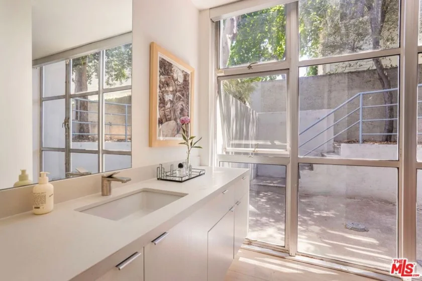 2433 28th Street #B photo 21
