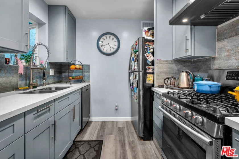 18411 Hatteras Street #114 photo 4