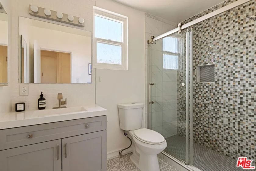 1600 N Hobart Boulevard #15 photo 10