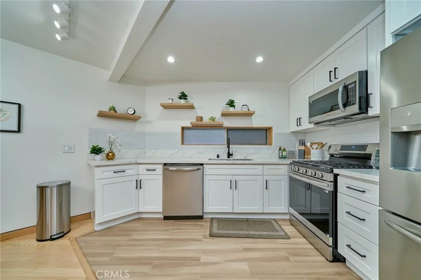 950 N Kings Road #45 photo 13
