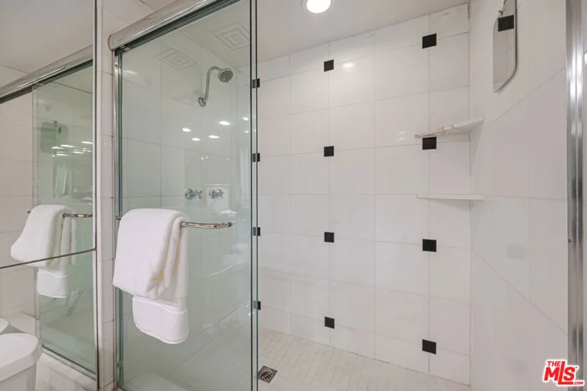 10445 Wilshire Boulevard #1402 photo 33