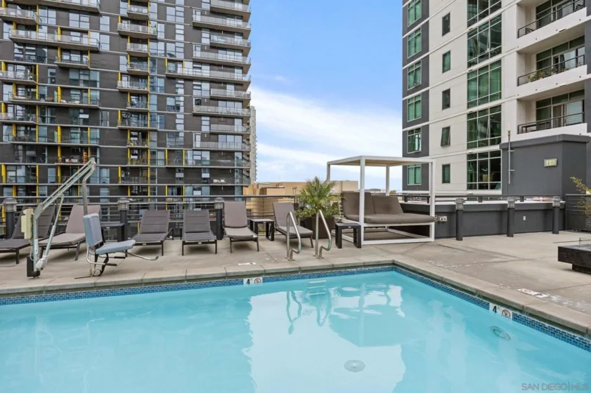 425 W Beech Street #327 photo 14