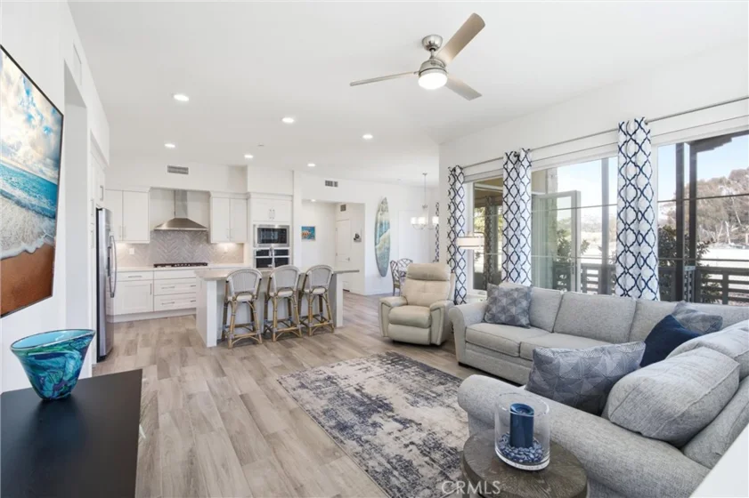 1313 Doheny photo 8