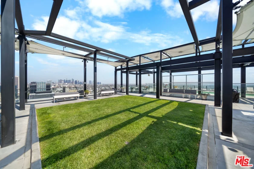 3810 Wilshire Boulevard #1801 photo 34