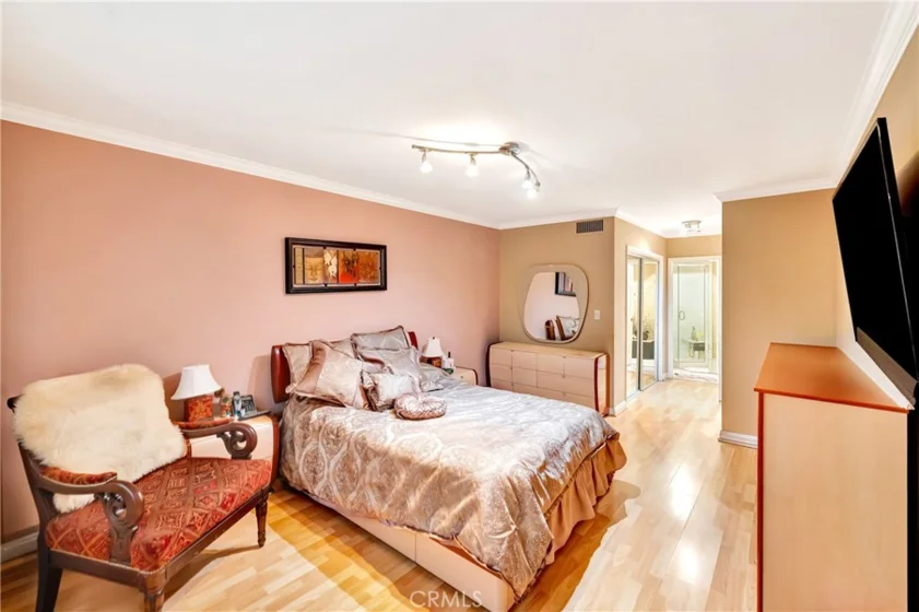 1734 N Fuller #107 photo 7