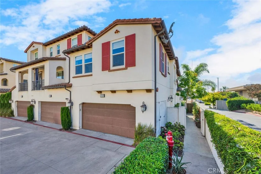 17537 Reflections Court photo 1
