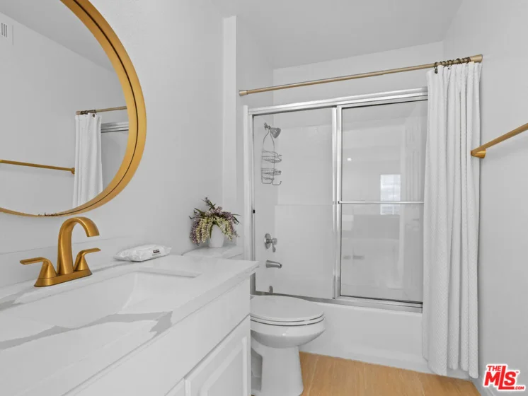 21520 Burbank Boulevard #112 photo 6