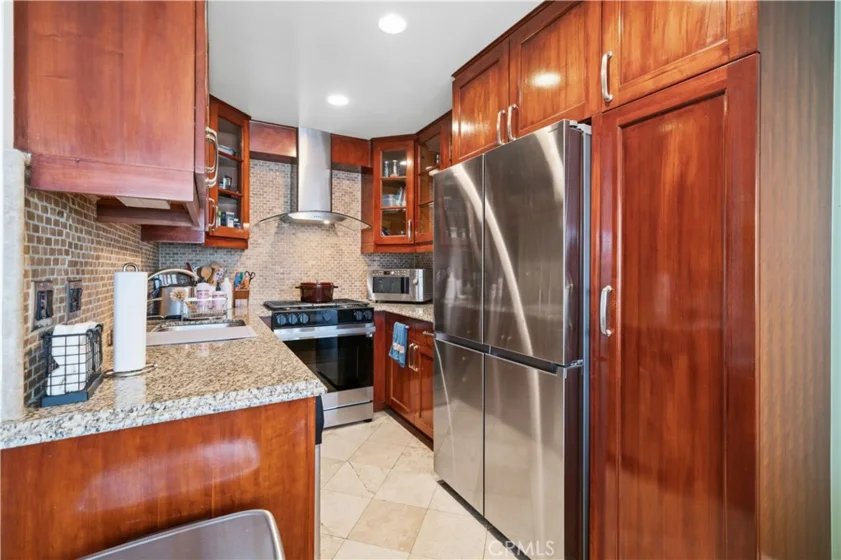 1154 S Barrington Avenue #213 photo 31