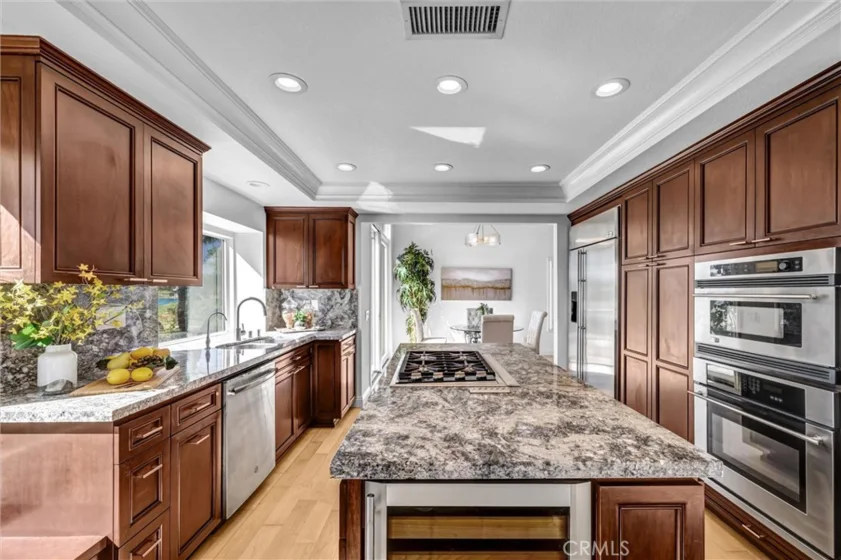 70 Fairlake photo 19