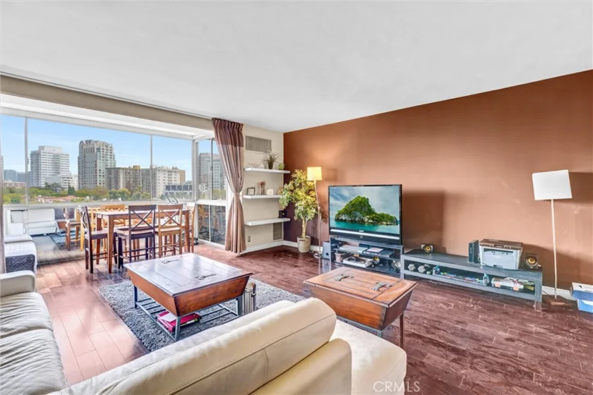 969 Hilgard Avenue #706 photo 3